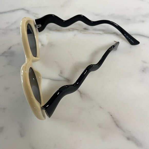 Urban Outfitters Birdie Wavy Round Sunglasses In Cream - Picture 5 of 5